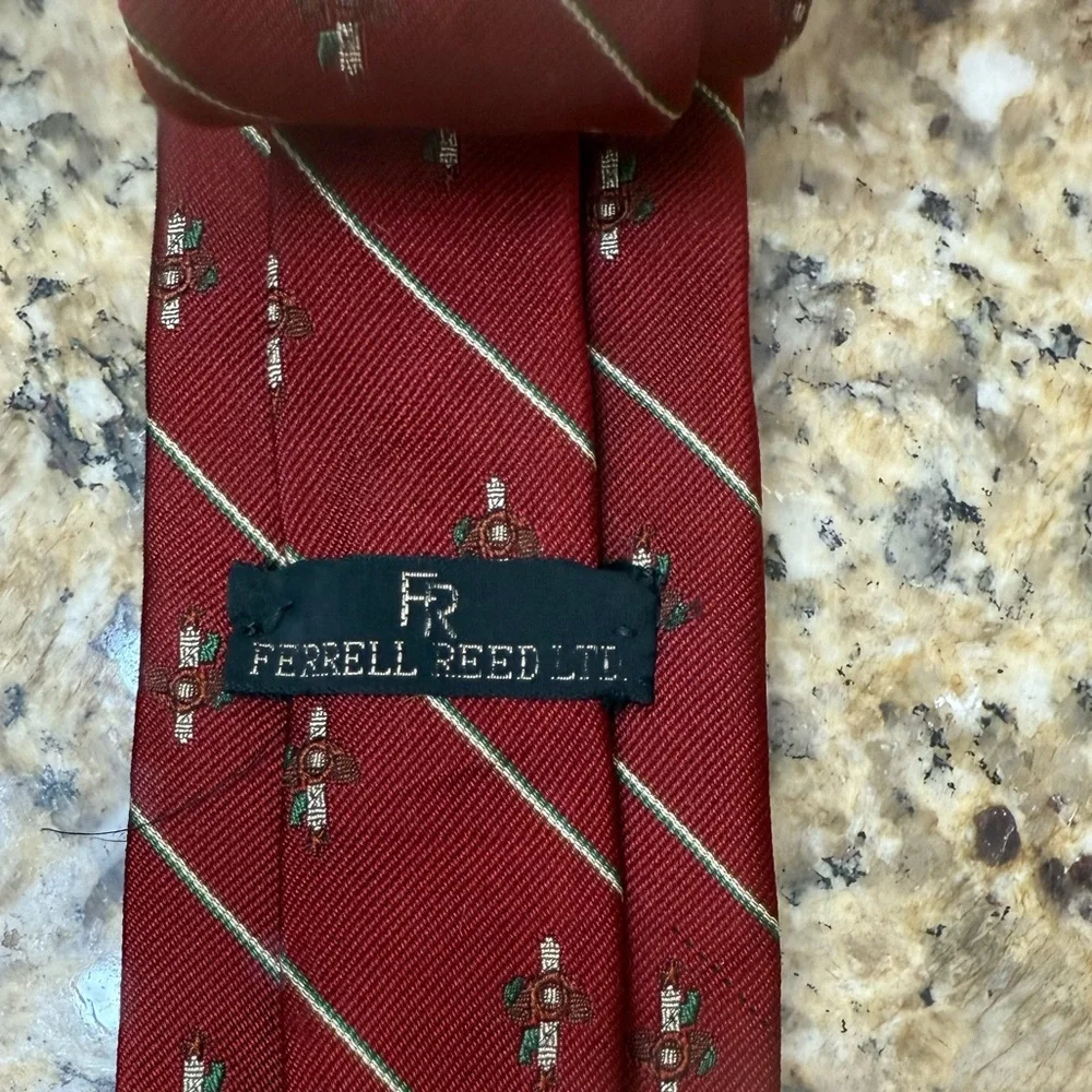 EUC Ferrell Reeds Elegant Red Patterned Men's Tie